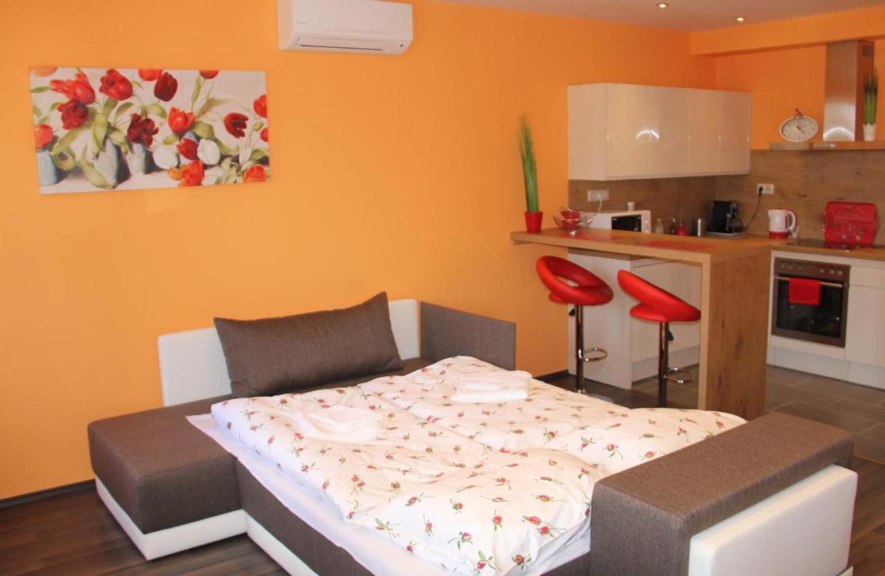 Zafir Sziget Apartman Sarvar Bagian luar foto