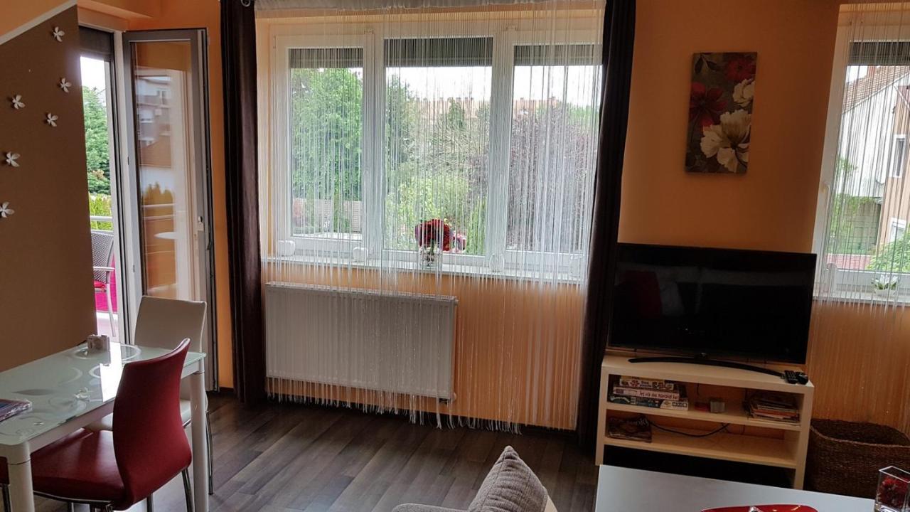 Zafir Sziget Apartman Sarvar Bagian luar foto
