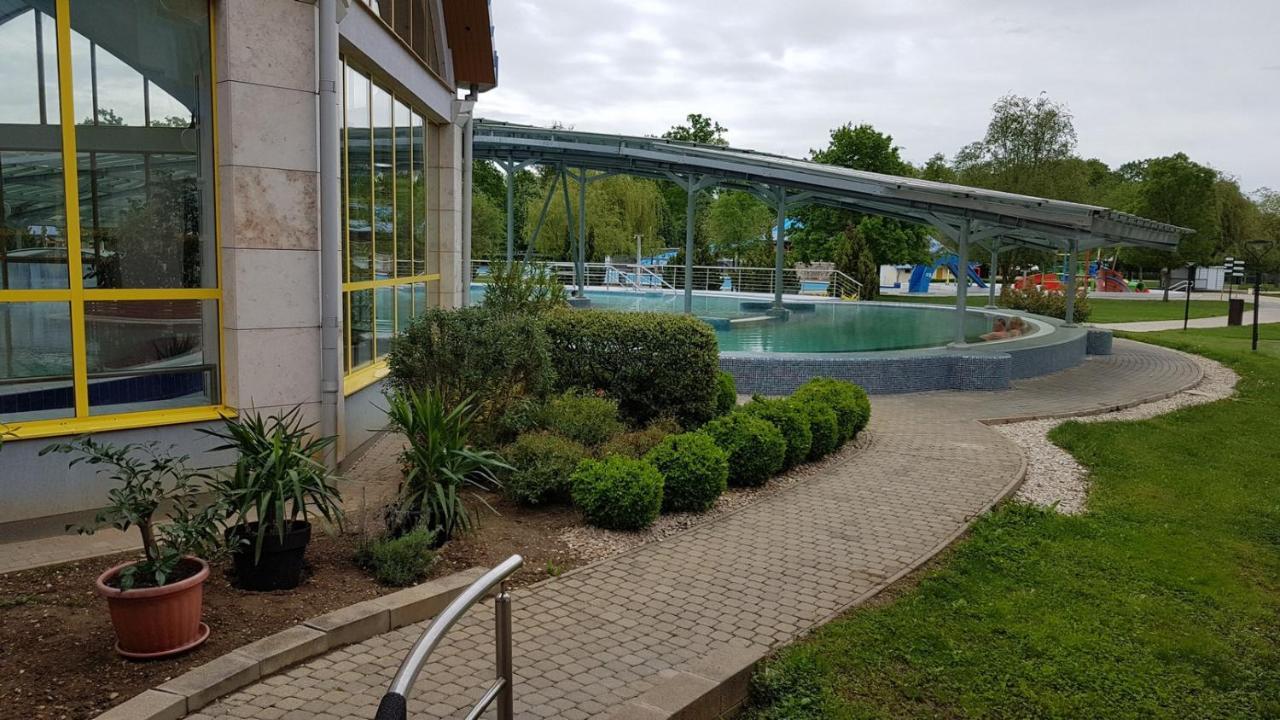 Zafir Sziget Apartman Sarvar Bagian luar foto