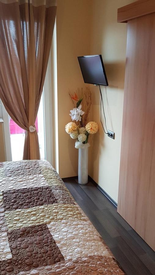Zafir Sziget Apartman Sarvar Bagian luar foto