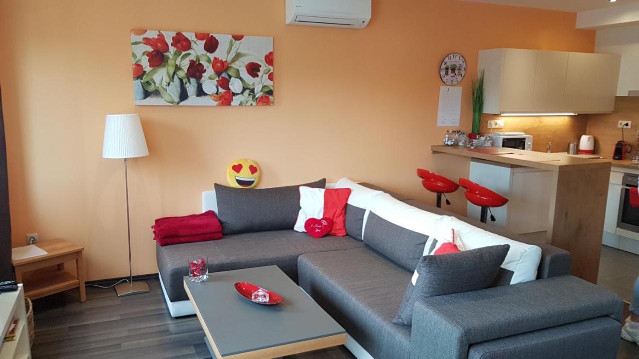 Zafir Sziget Apartman Sarvar Bagian luar foto