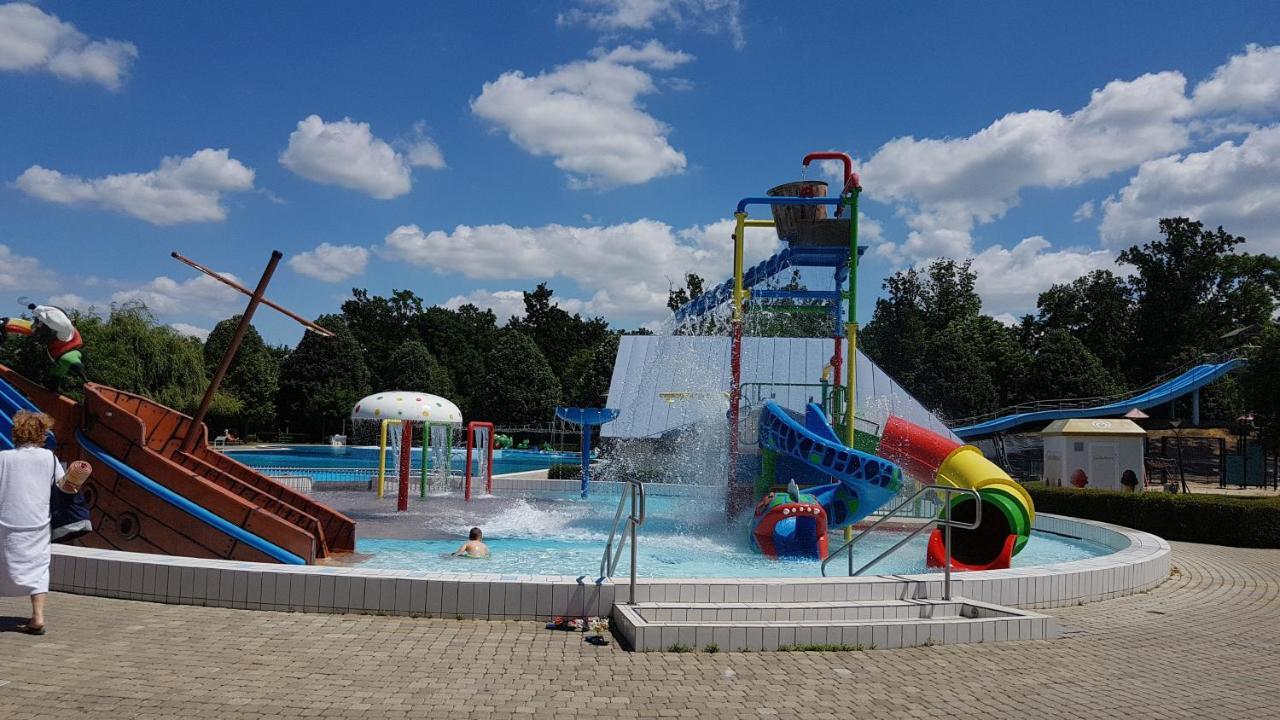 Zafir Sziget Apartman Sarvar Bagian luar foto