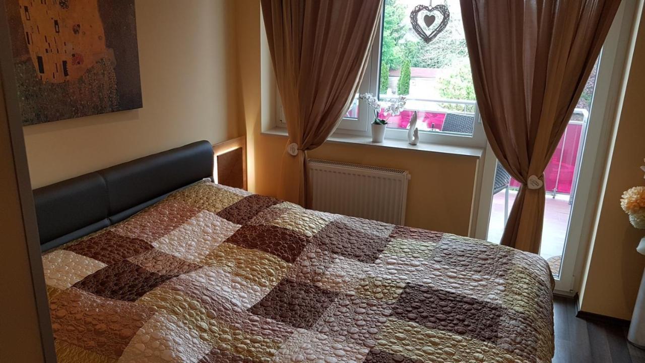 Zafir Sziget Apartman Sarvar Bagian luar foto