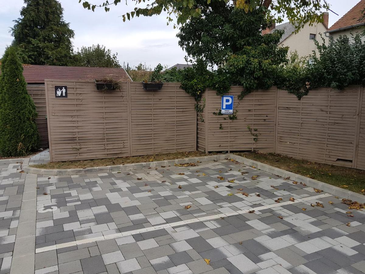 Zafir Sziget Apartman Sarvar Bagian luar foto
