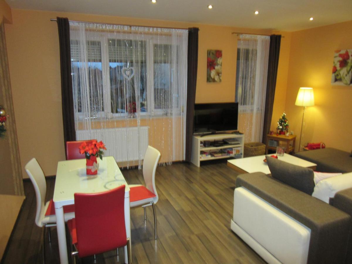 Zafir Sziget Apartman Sarvar Bagian luar foto