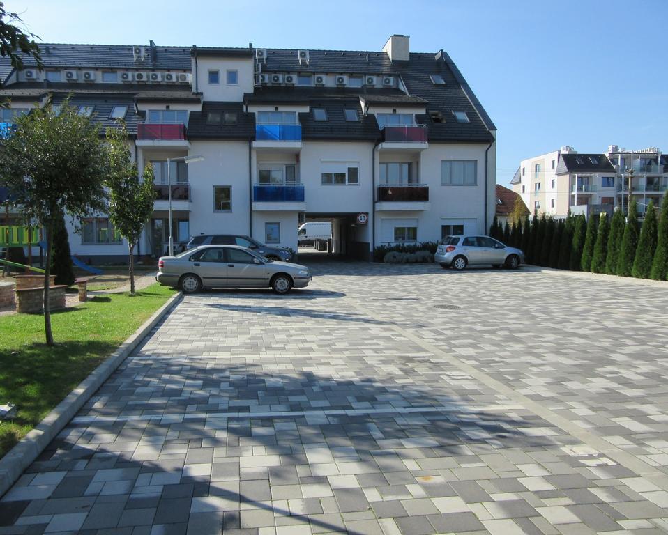 Zafir Sziget Apartman Sarvar Bagian luar foto