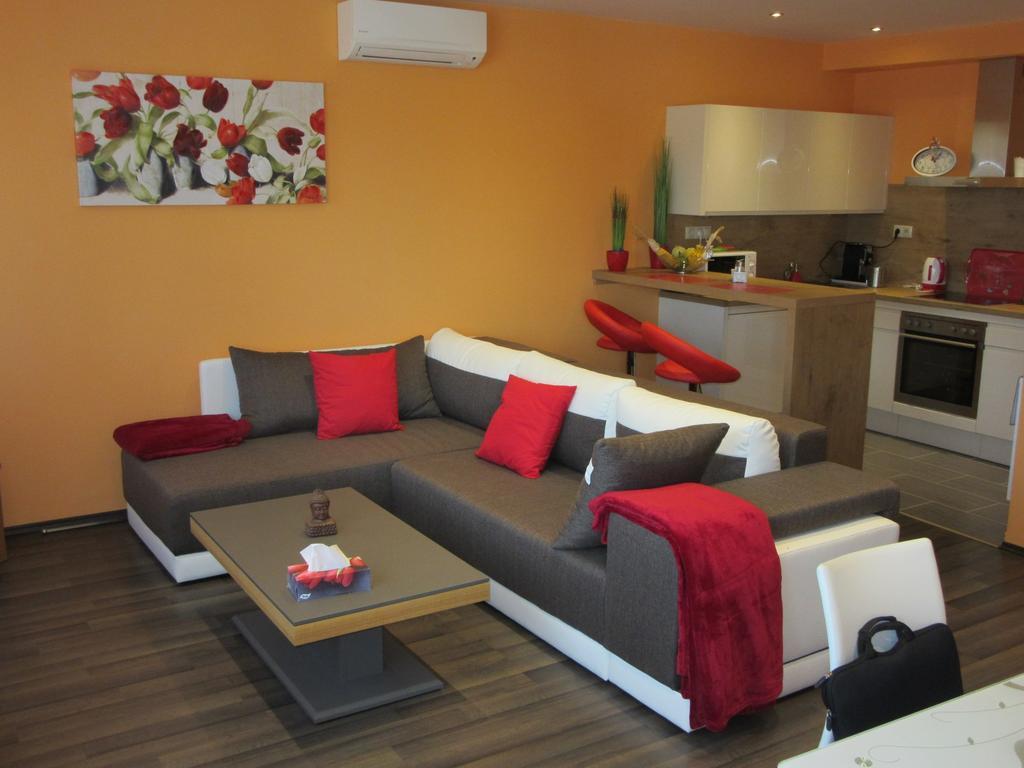 Zafir Sziget Apartman Sarvar Bagian luar foto