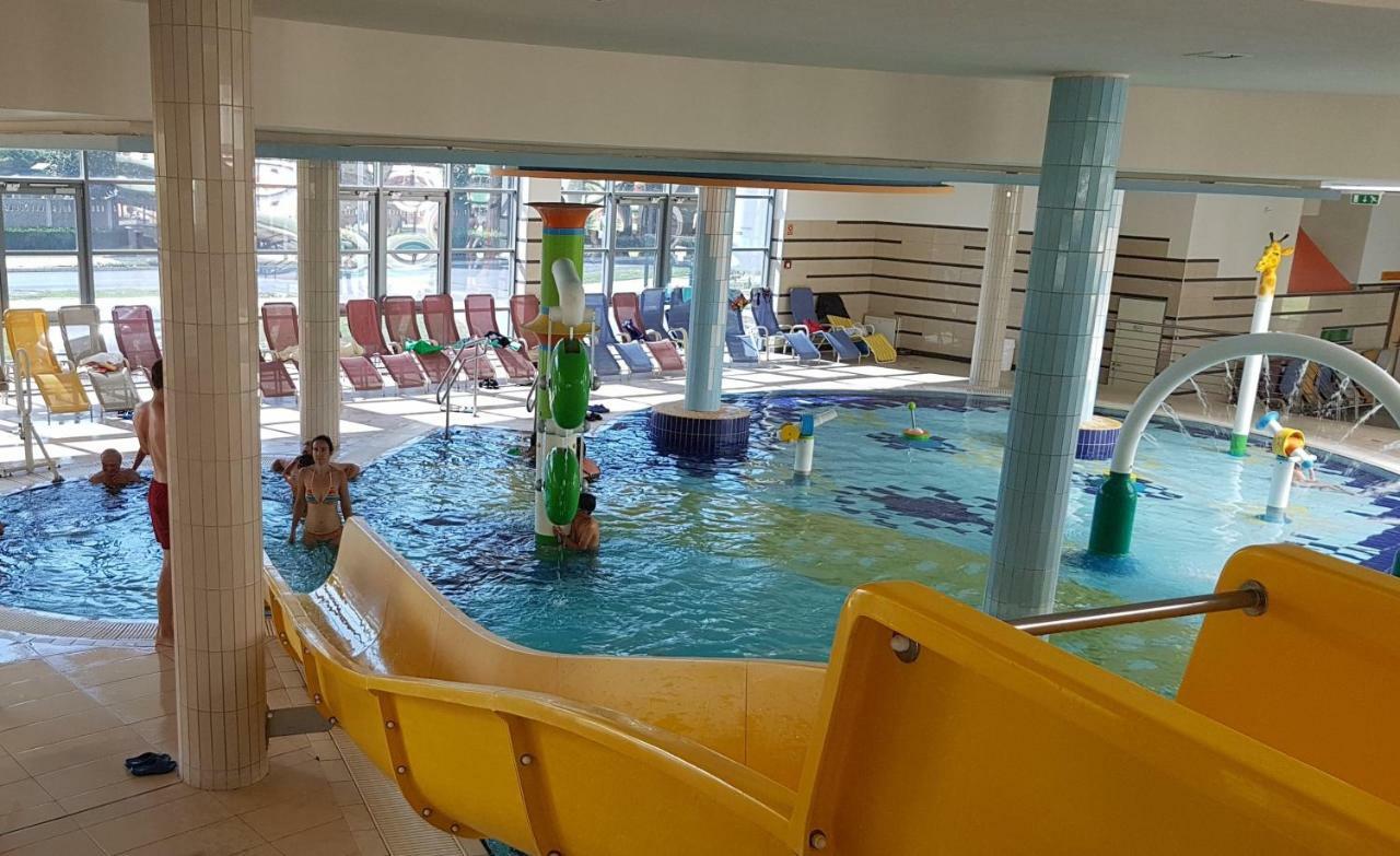 Zafir Sziget Apartman Sarvar Bagian luar foto
