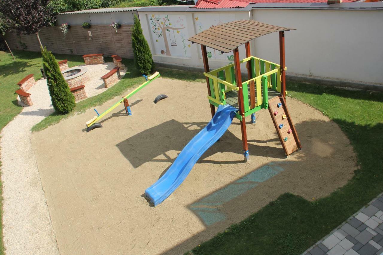 Zafir Sziget Apartman Sarvar Bagian luar foto
